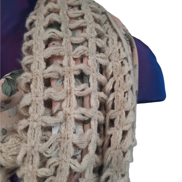 Cottagecore Infinity Wrap Scarf Double Sided Blush Pink Floral w Cream Crochet - Picture 3 of 4